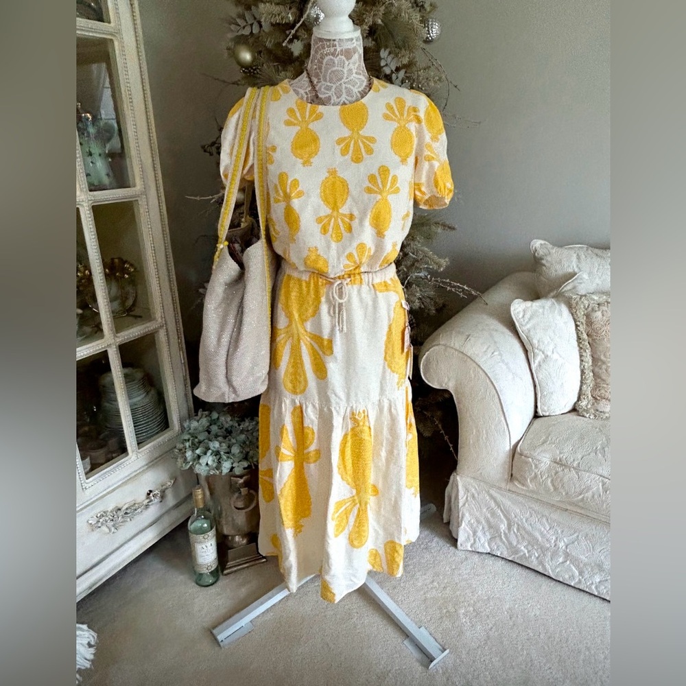NWOT Cupcakes and Cashmere Yellow Floral Women's top and skirt set